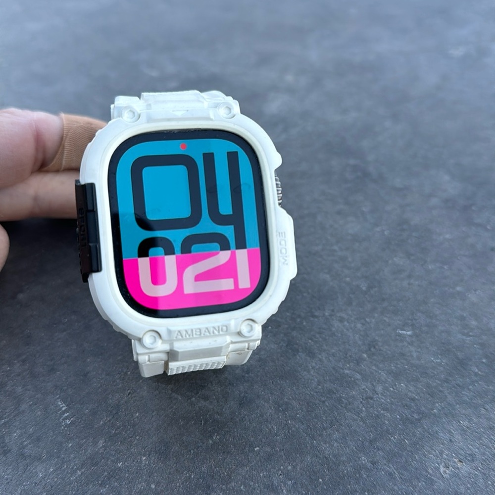 Apple Watch Ultra 49 mm titanium and ceramic case